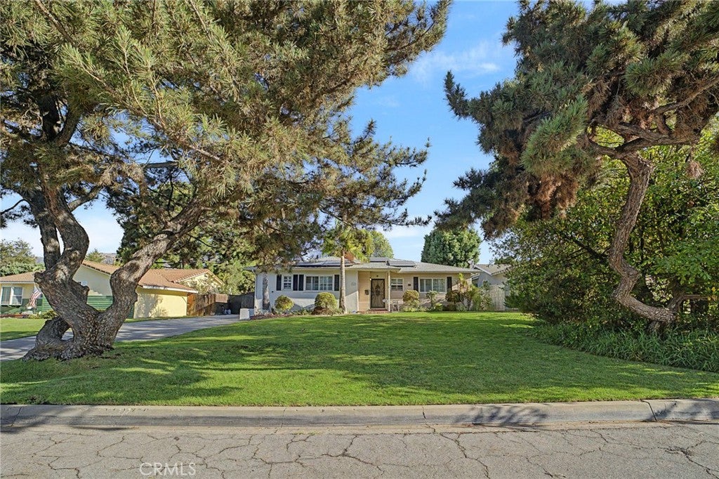 621 E Cypress Avenue