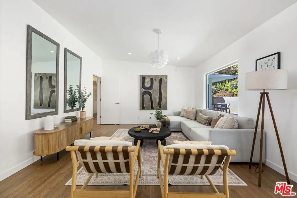 Los Angeles, California 90049, United States, 4 Bedrooms Bedrooms, ,3 BathroomsBathrooms,Residential,Active,213717