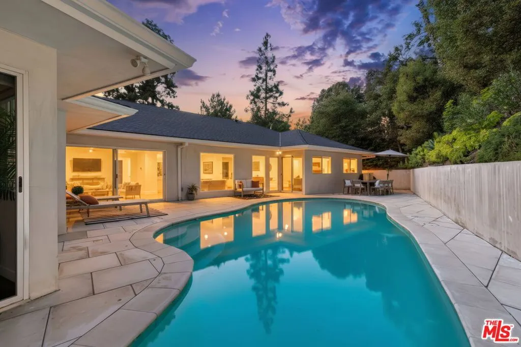 Los Angeles, California 90049, United States, 4 Bedrooms Bedrooms, ,3 BathroomsBathrooms,Residential,Active,213717