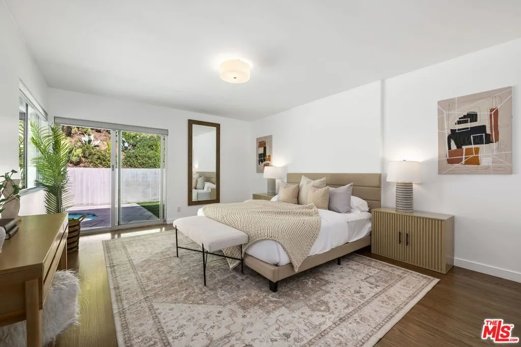 Los Angeles, California 90049, United States, 4 Bedrooms Bedrooms, ,3 BathroomsBathrooms,Residential,Active,213717