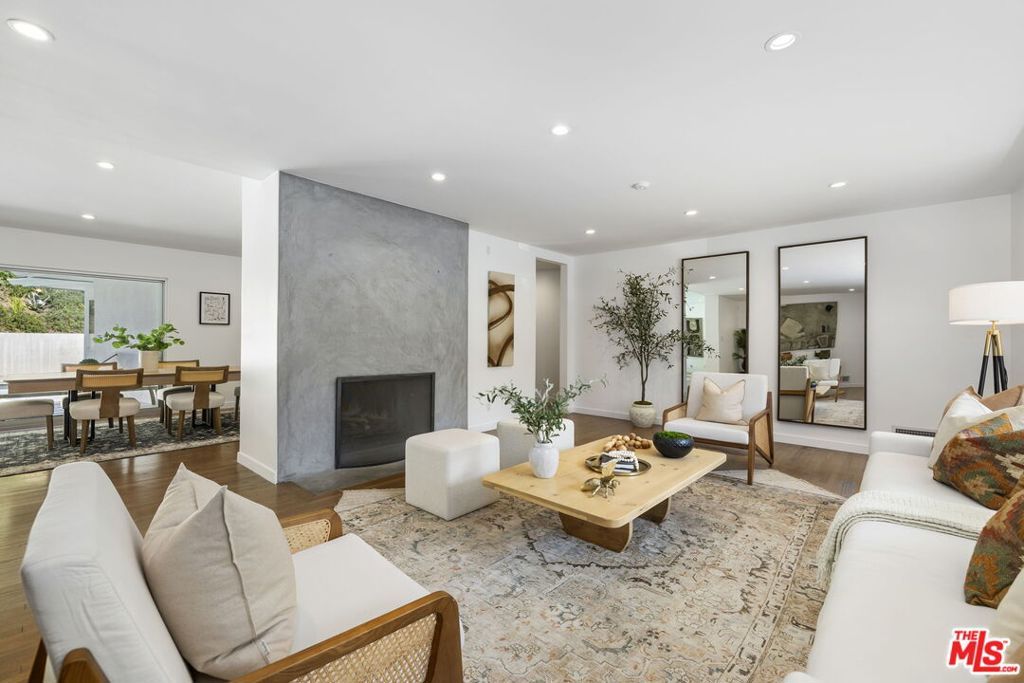 Photo of 654 Elkins Road, Los Angeles, CA 90049 (MLS # 25593205)