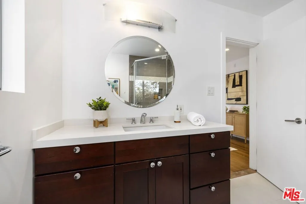 Los Angeles, California 90049, United States, 4 Bedrooms Bedrooms, ,3 BathroomsBathrooms,Residential,Active,213717