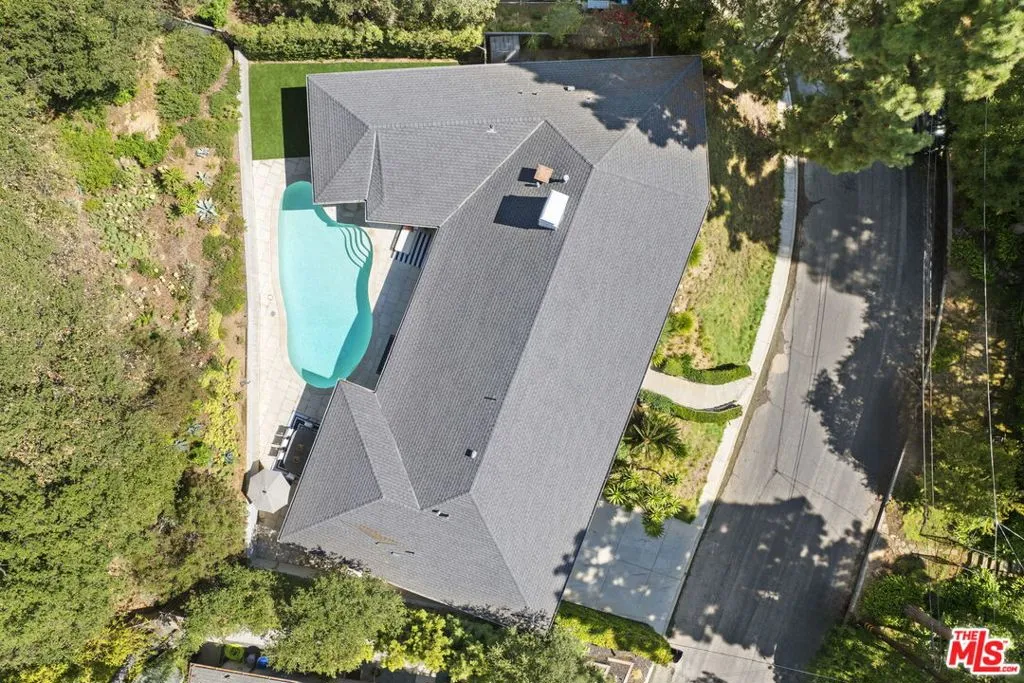 Los Angeles, California 90049, United States, 4 Bedrooms Bedrooms, ,3 BathroomsBathrooms,Residential,Active,213717