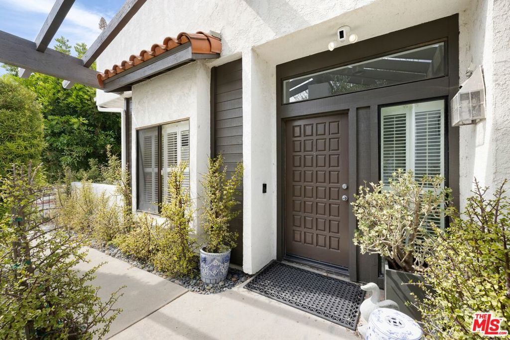 Photo of 1610 Michael Lane, Pacific Palisades, CA 90272 (MLS # 25552929)