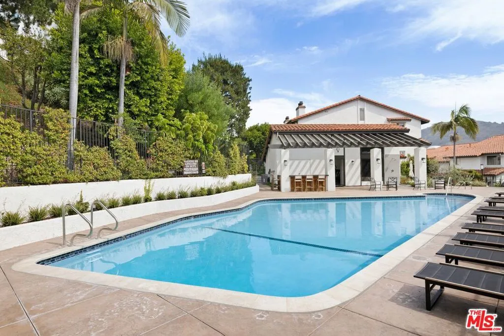 Pacific Palisades, California 90272, United States, 3 Bedrooms Bedrooms, ,3 BathroomsBathrooms,Residential,Active,155027