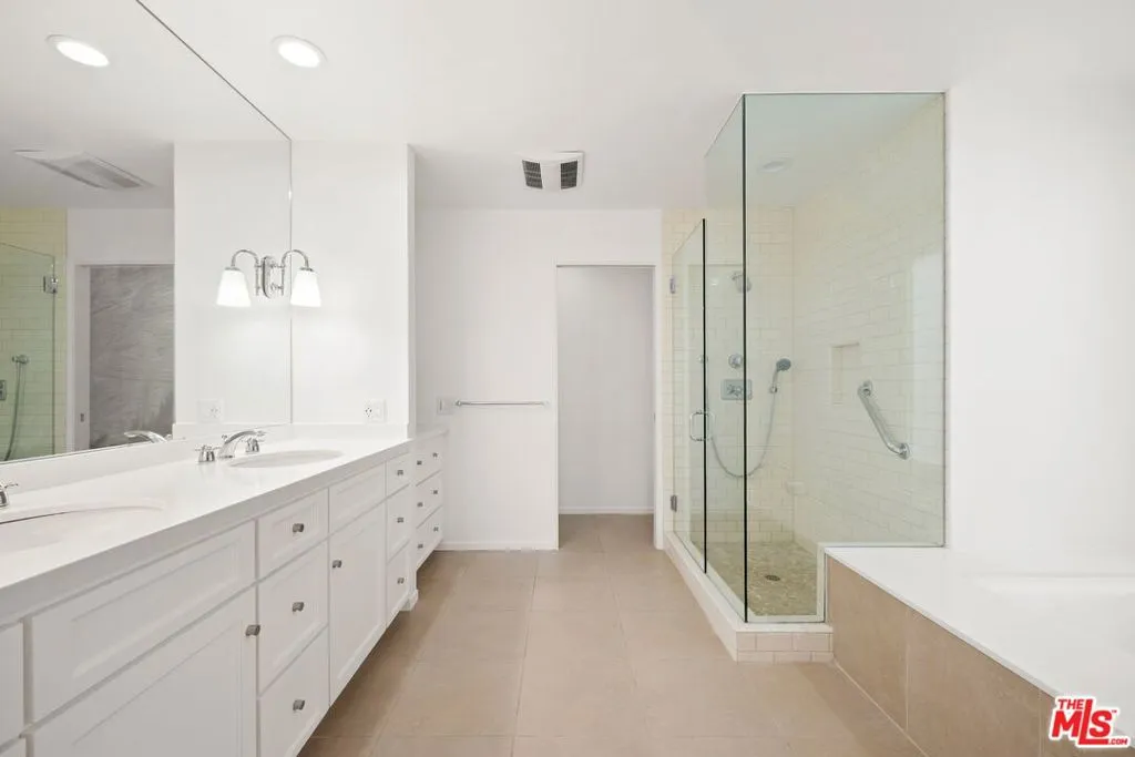 Pacific Palisades, California 90272, United States, 3 Bedrooms Bedrooms, ,3 BathroomsBathrooms,Residential,Active,155027