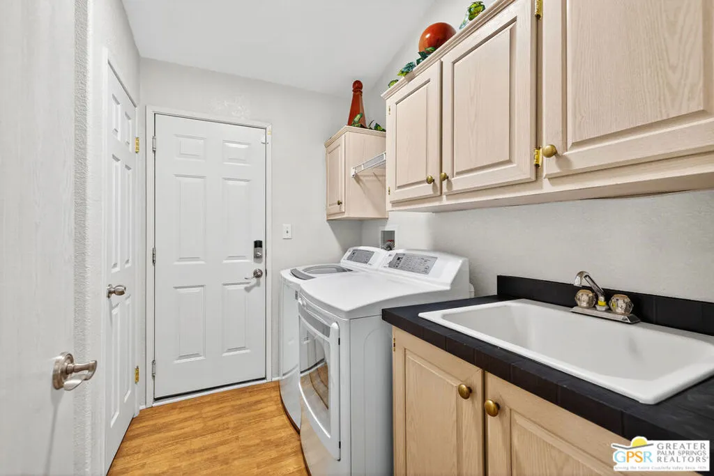 Cathedral City, California 92234, United States, 3 Bedrooms Bedrooms, ,2 BathroomsBathrooms,Residential,Active,222561