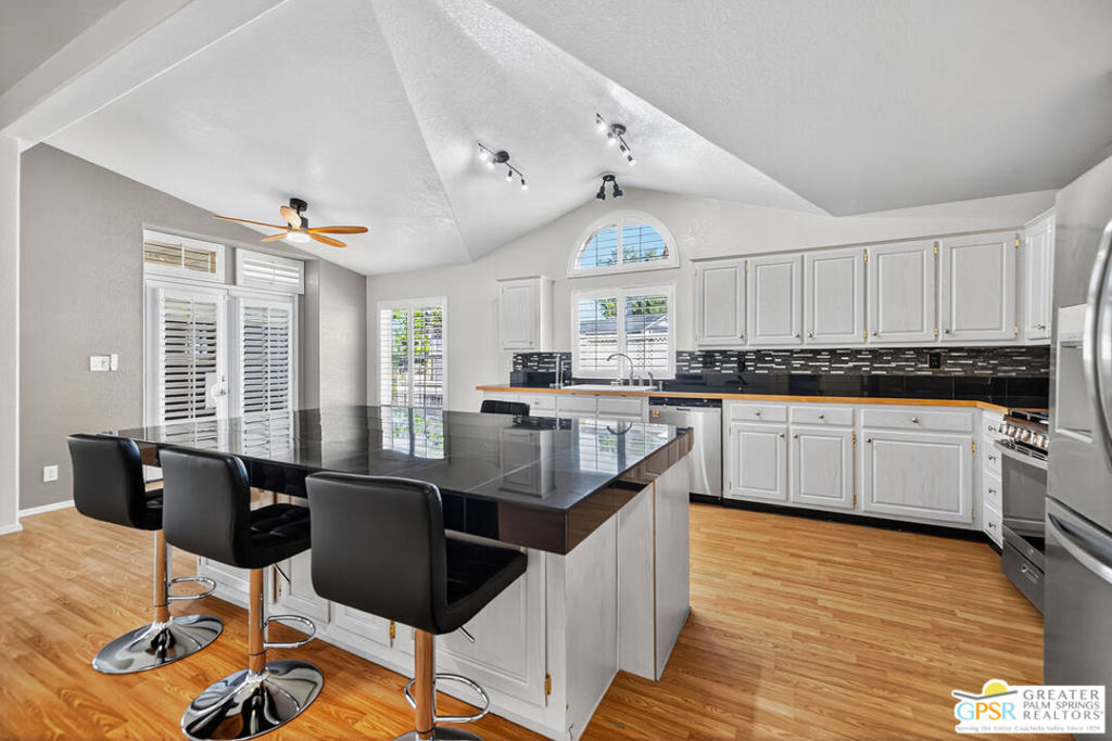 Date Palm Country Cl - Manufactured In Park