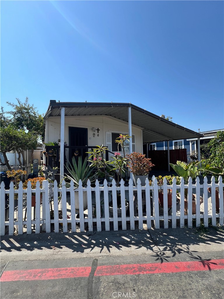 GREAT OPPORTUNITY!.. Beautiful Mobile Home 3 bedrooms and 2 bathrooms. This property is perfect for the cost of living in Santa Ana. the property is walking distance from an elementary school and a grocery food market. The property has parking for three cars. Located in a family neighborhood. close to freeway 5 freeway 22 freeway 55 at very convenient distance.