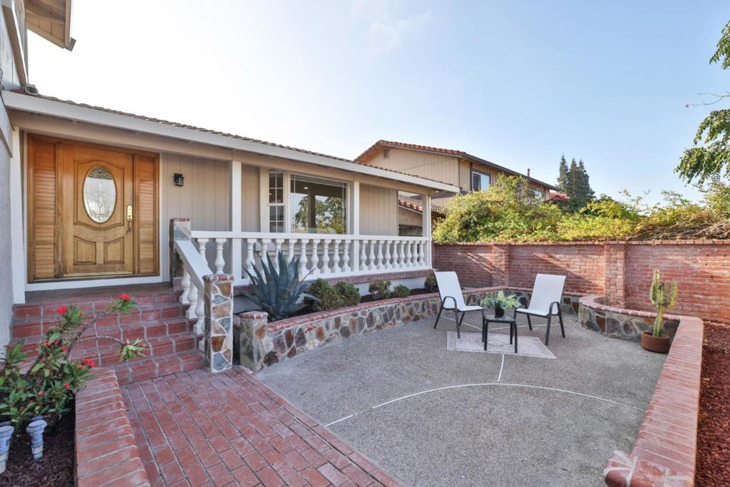 2022 Admiral Place