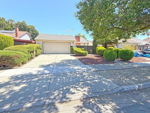Photo of 1768 Loch Ness Way, San Jose, CA 95121 (MLS # ML82053971)