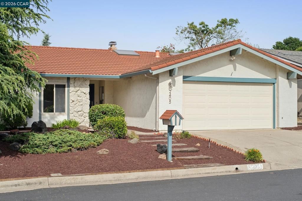 Photo of 2405 Griffanti Ct Ct, Martinez, CA 94553 (MLS # 41133240)