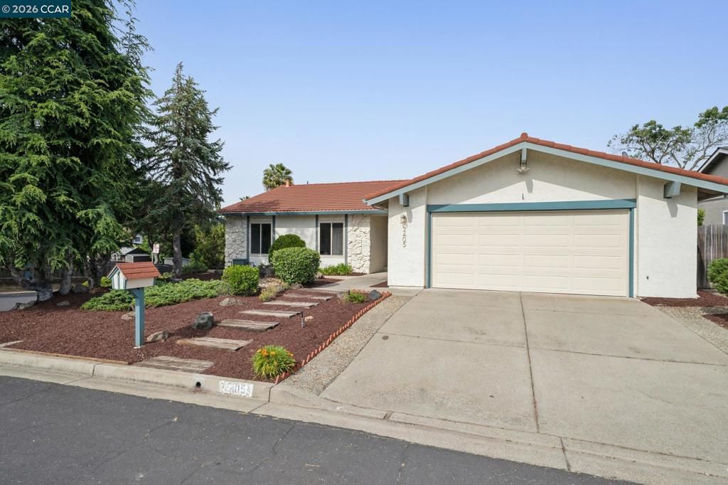 Photo of 2405 Griffanti Ct Ct, Martinez, CA 94553 (MLS # 41133240)
