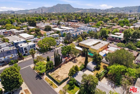 Photo of 10808 Hartsook Street, North Hollywood, CA 91601 (MLS # 26829177)