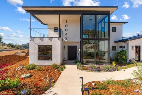 Photo of 10042 Tall Oak Dr DR, Escondido, CA 92026 (MLS # NDP2604554)