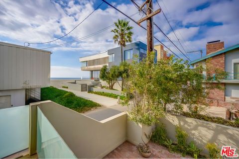 Photo of 14 Privateer Street #1, Marina Del Rey, CA 90292 (MLS # 26649447)