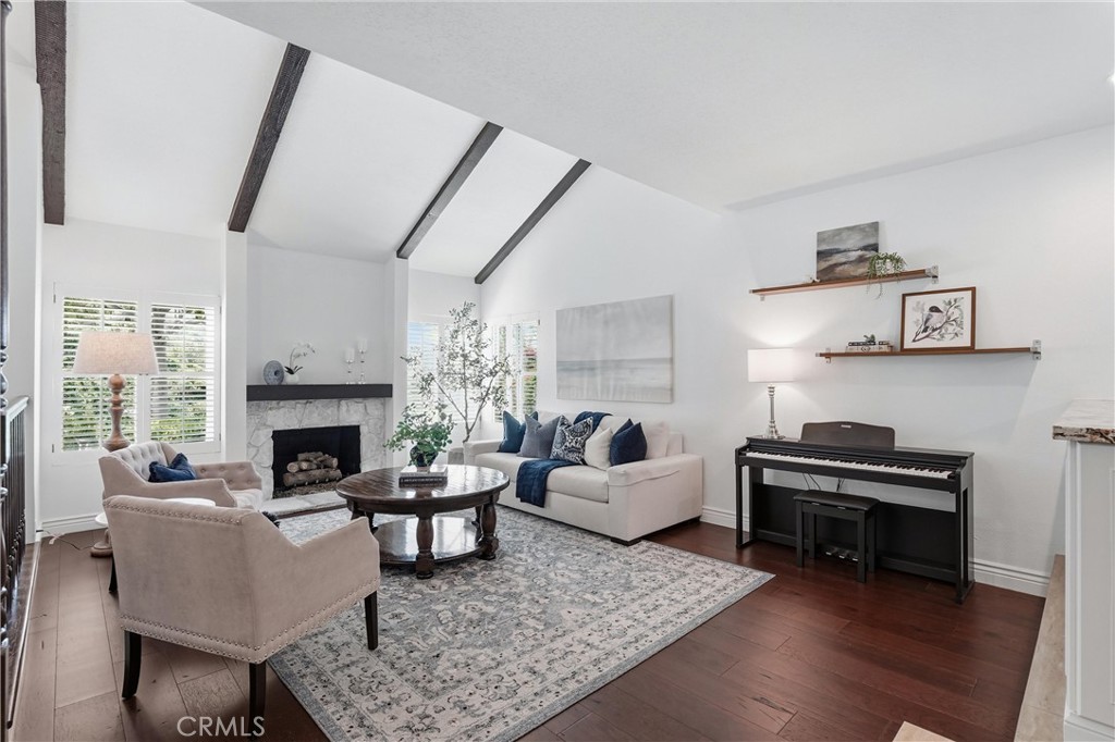 6305 E Rocking Horse