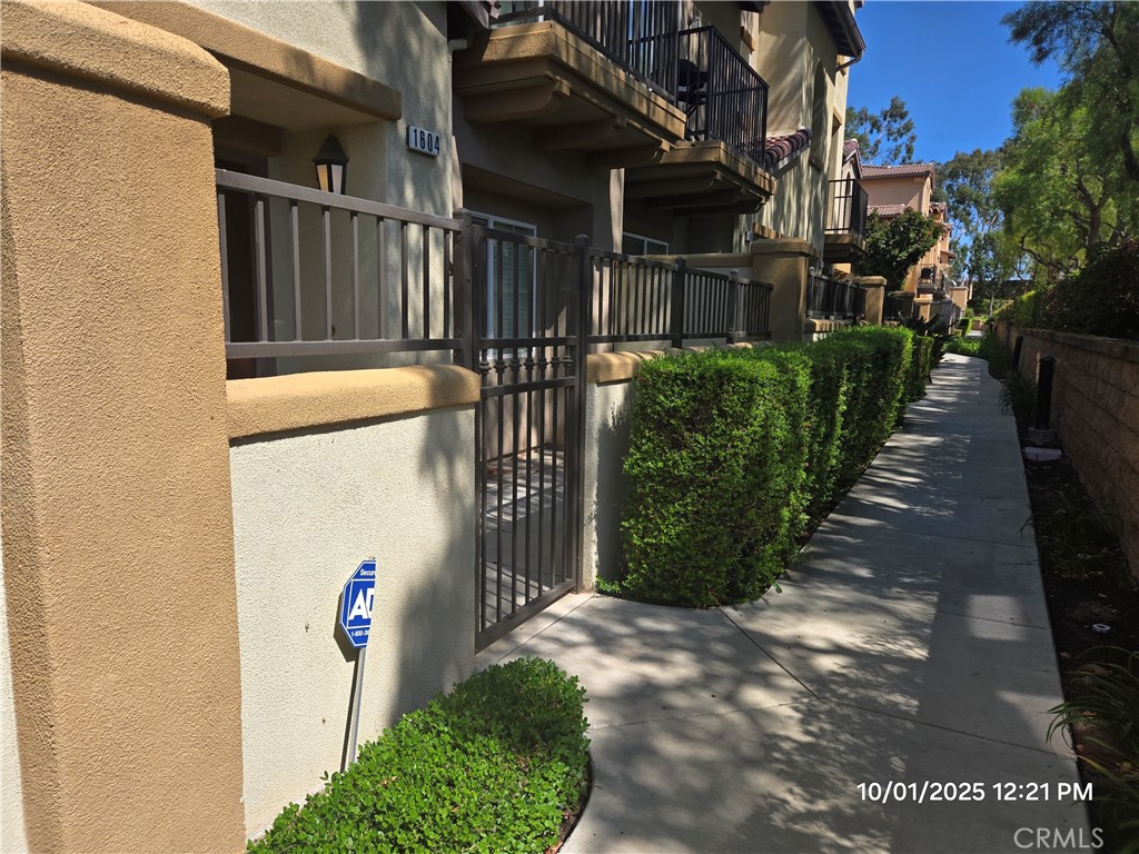 Nice and desirable area in Chino Hills! Celamonte Community near Fwy 71. Unique 3-story condo with 3 bedrooms and 3.5 bathrooms! Each bedroom has its own bathroom!
1st level – One ensuite bedroom, Laundry room, Closet under stairs, and access to the 2-car garage.
2nd level – Living room, dining room, nook, kitchen, and half bath.
3rd level – One primary suite and one junior suite.
Courtyard at the front entrance, balcony on the second floor. Laminated wood floor in the living and formal dining area. Granite countertop and stainless steel appliances in the kitchen.
Community pool and spa, children's playground, and a fire pit area. Convenient location to freeway, supermarket, and parks.