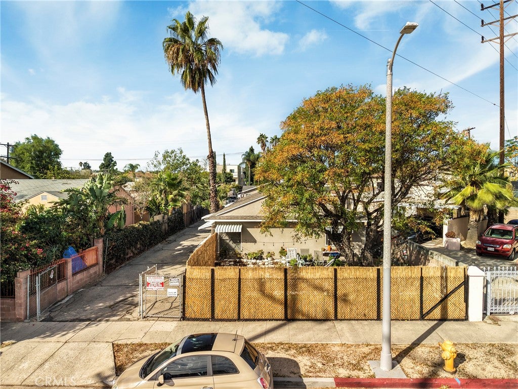 6727 Camellia Avenue