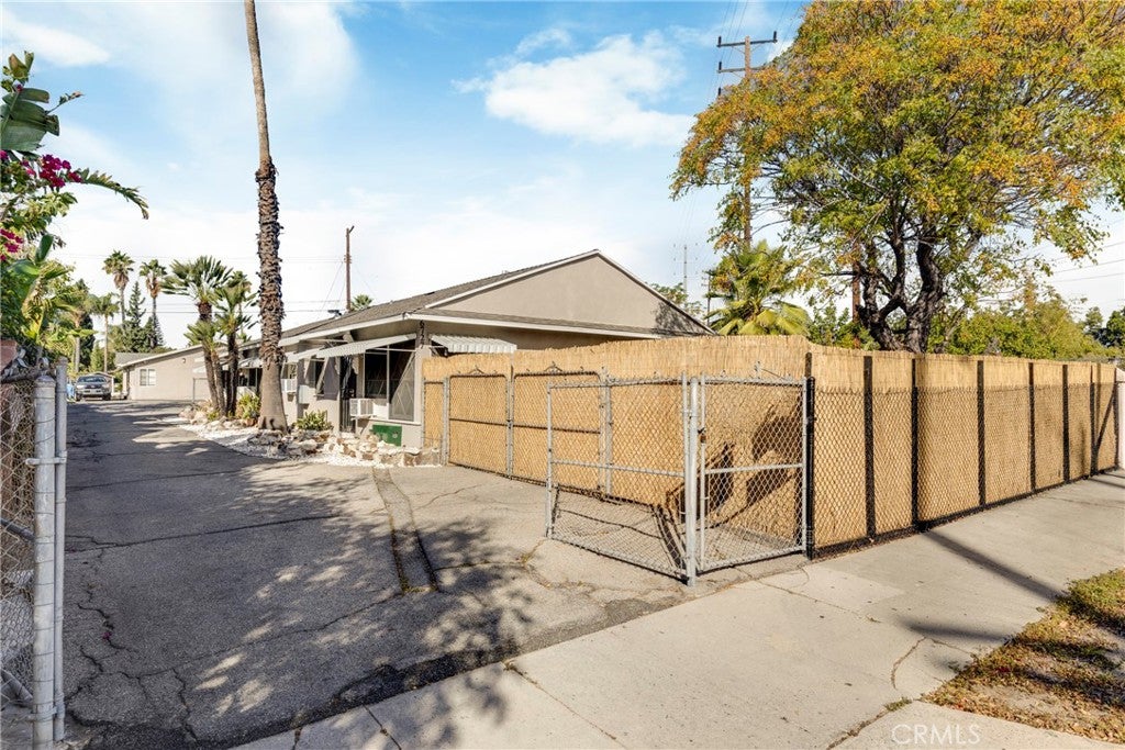 6727 Camellia Avenue