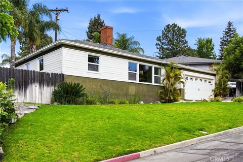Photo of 4611 Willalee AVE, Glendale, CA 91214 (MLS # PW26136910)