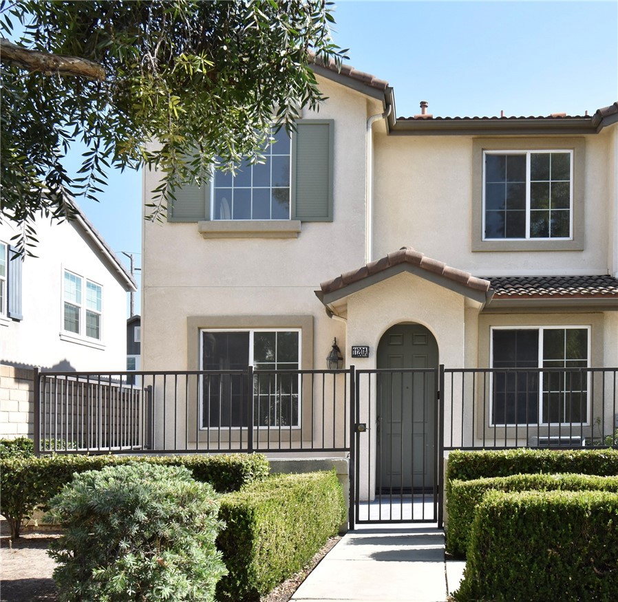 1120 N Solano Privado A
