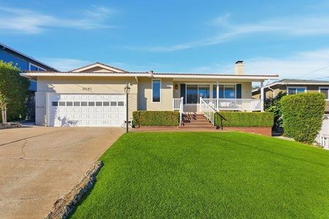 Photo of 3814 Jefferson Avenue, Redwood City, CA 94062 (MLS # ML82031465)