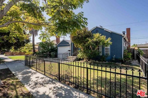 Photo of 3973 Coolidge Avenue, Los Angeles, CA 90066 (MLS # 26103542)