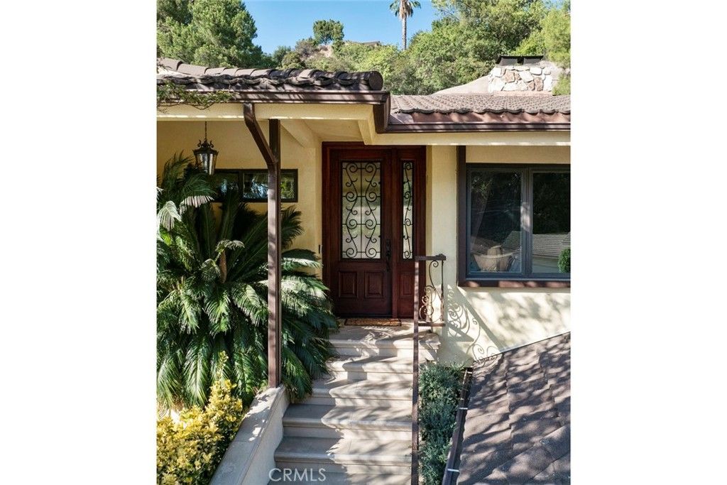 Photo of 1753 N Pacific Ave, Glendale, CA 91202 (MLS # GD25232254)