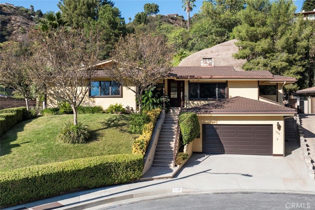 Photo of 1753 N Pacific Ave, Glendale, CA 91202 (MLS # GD25232254)