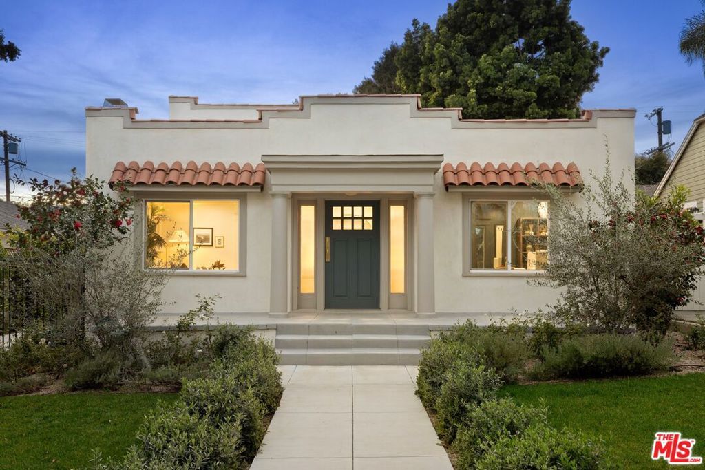 Photo of 1337 N Orange Grove Avenue, West Hollywood, CA 90046 (MLS # 26658169)