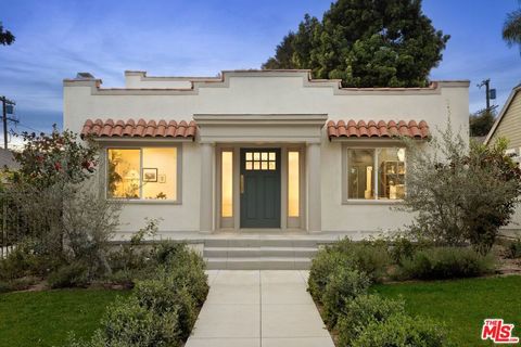 Photo of 1337 N Orange Grove Avenue, West Hollywood, CA 90046 (MLS # 26658169)