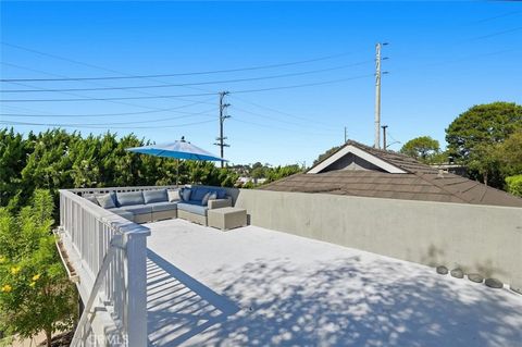 Tiny photo for 904 Knob Hill Ave, Redondo Beach, CA 90277 (MLS # SB25243936)