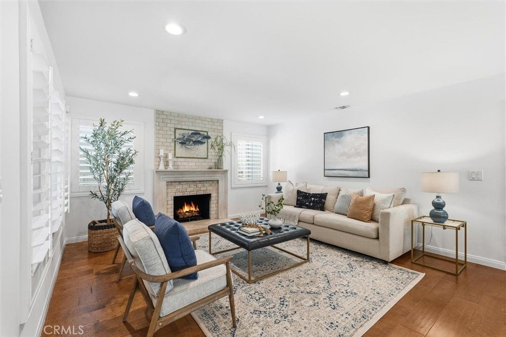 Photo of 904 Knob Hill Ave, Redondo Beach, CA 90277 (MLS # SB25243936)
