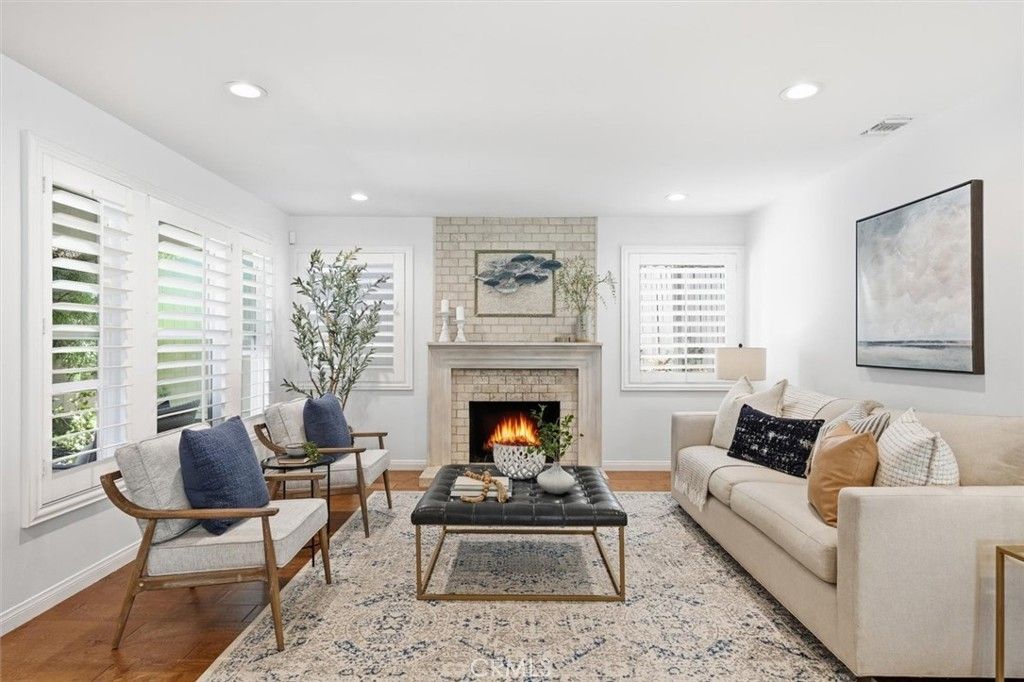 Photo of 904 Knob Hill Ave, Redondo Beach, CA 90277 (MLS # SB25243936)