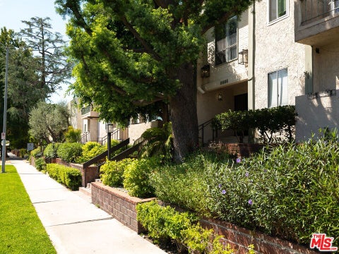 Photo of 5055 Coldwater Canyon Avenue #114, Los Angeles, CA 91423 (MLS # 26925641)