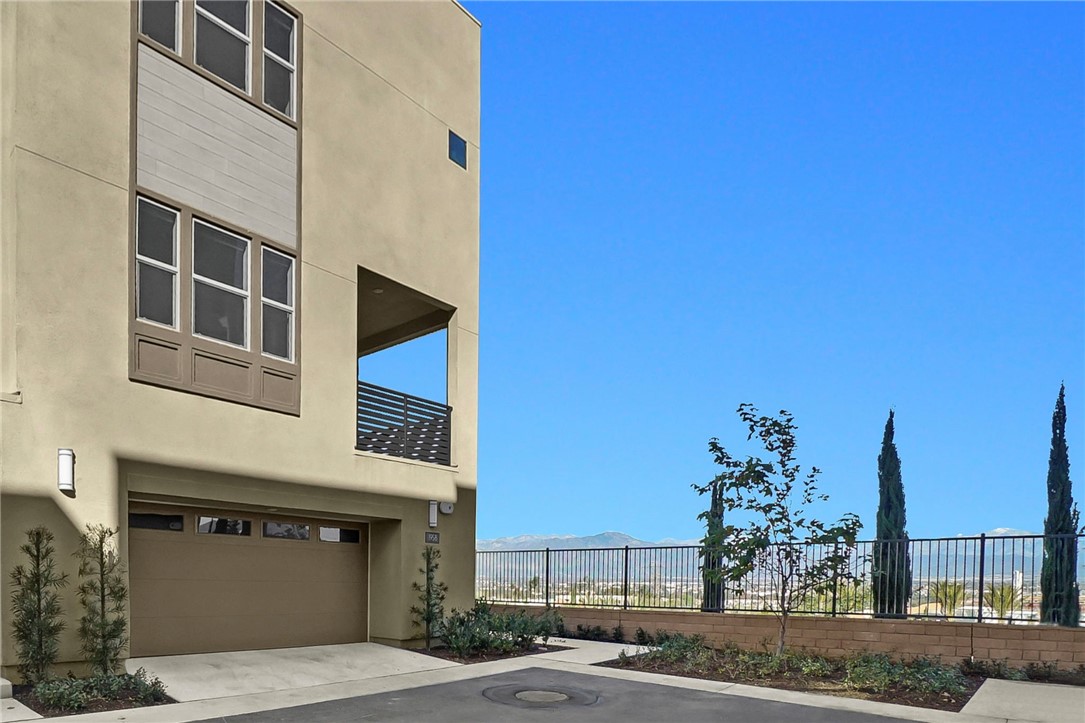 1958 Hollyleaf Terrace