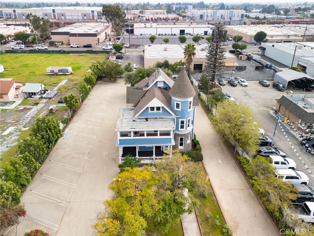 961 W Holt Boulevard