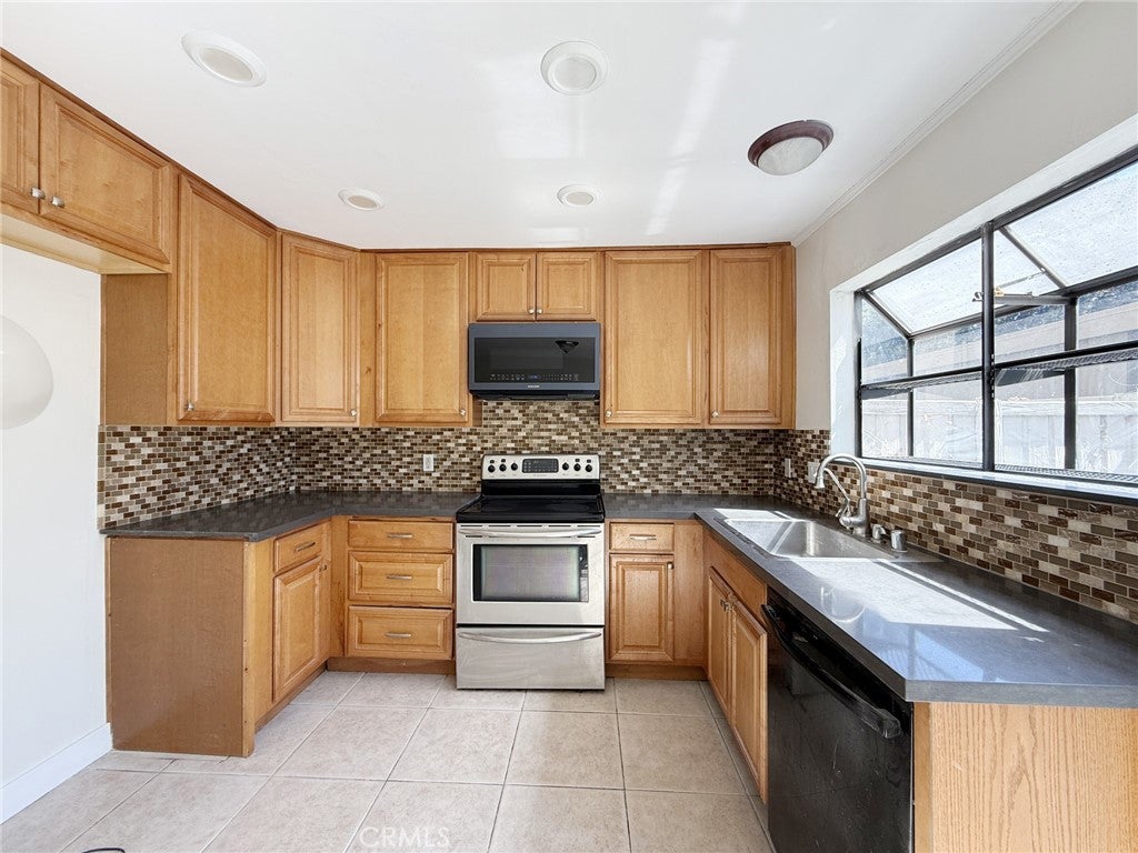 231 Springview, Irvine CA 92620 - Photo 7