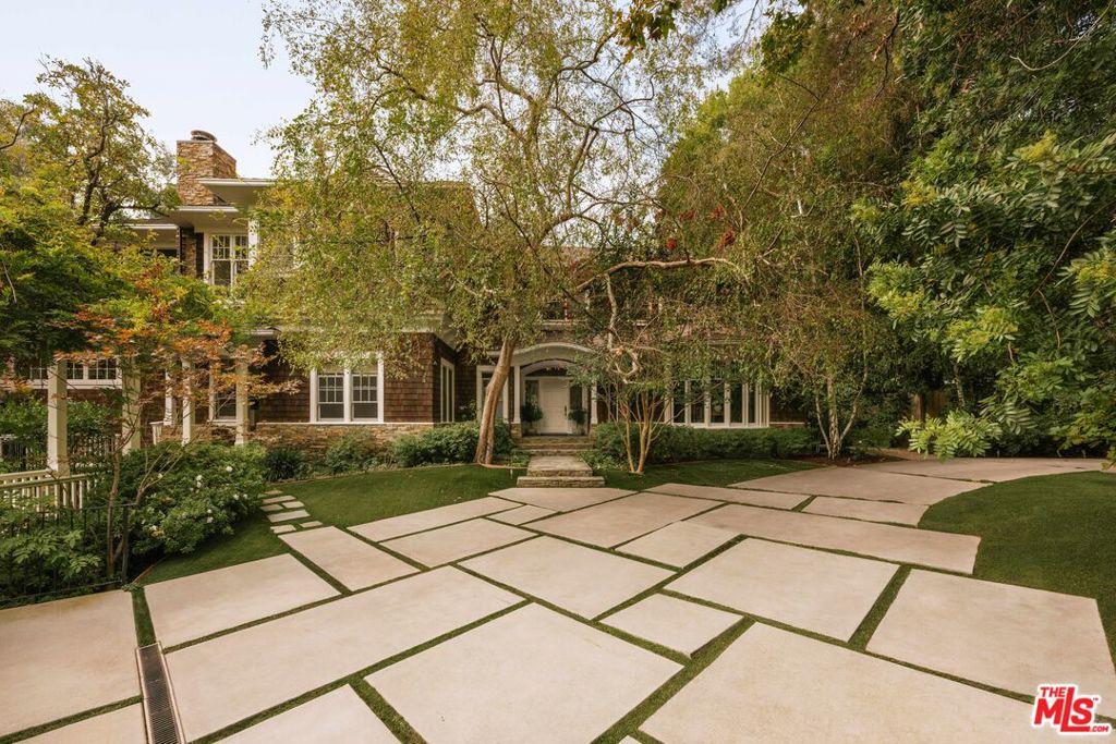 2041 Mandeville Canyon Road