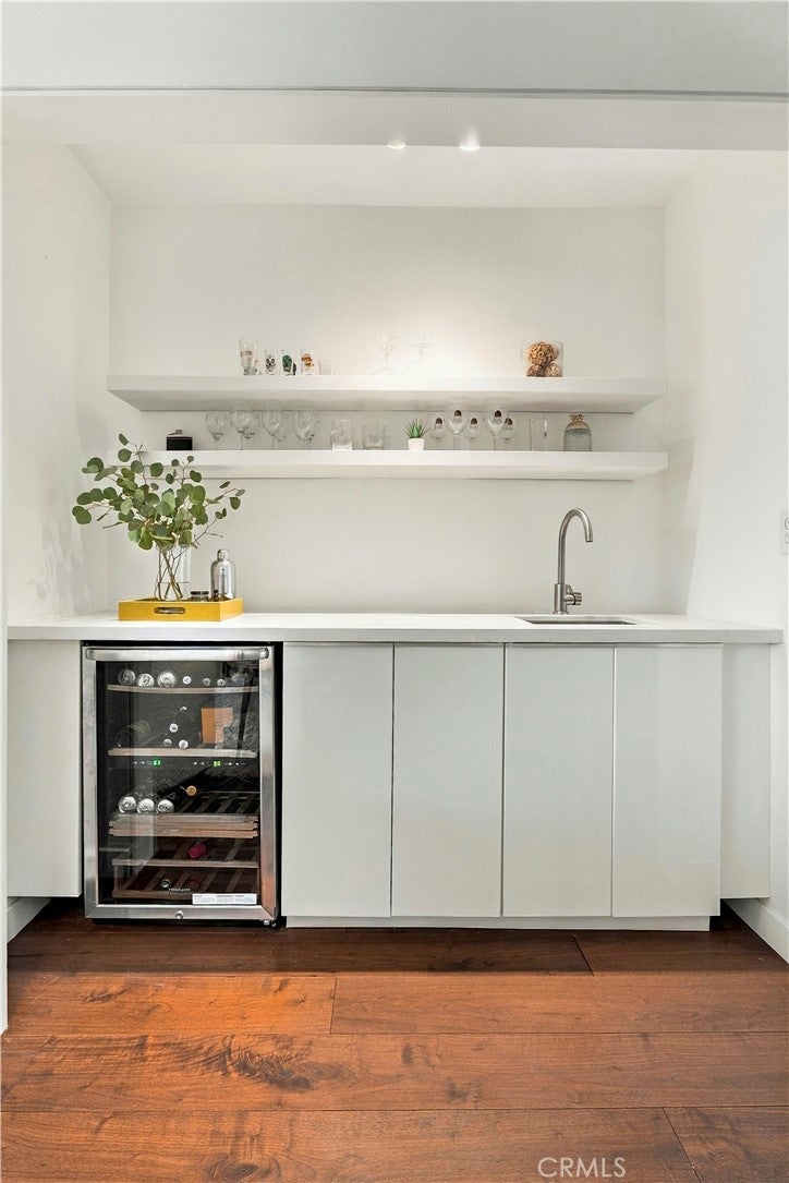 8701 Delgany 206