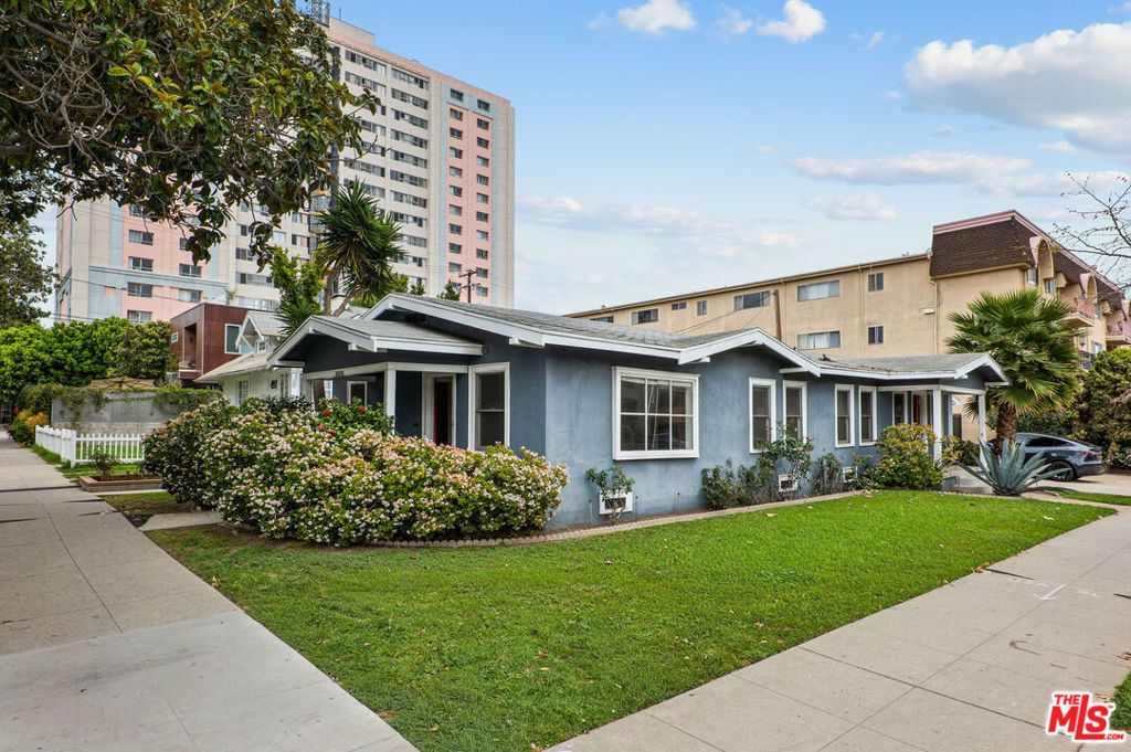 Photo of 602 California Avenue, Santa Monica, CA 90403 (MLS # 26651155)