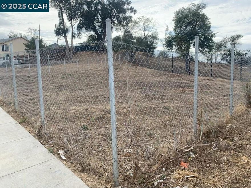 Vacant lot zoned for low-density residential use.  Located in proximity to the 780 and 80 freeway access.  Good commute location.