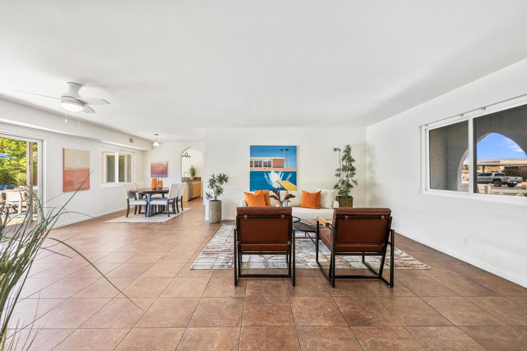 1423 N Avenida Caballeros