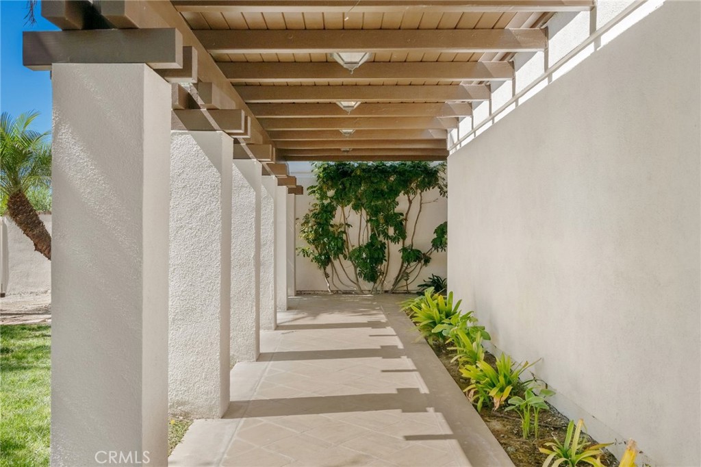 786 Avenida Salvador