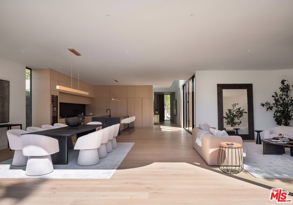 Photo of 4939 Petit Avenue, Encino, CA 91436 (MLS # 26827549)