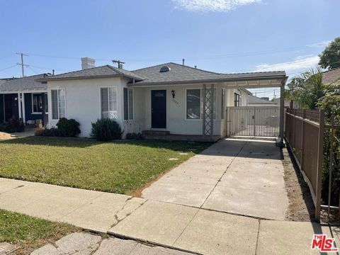 Photo of 2830 S Holt Avenue, Los Angeles, CA 90034 (MLS # 25581057)
