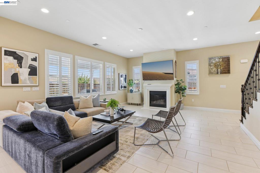 4203 Oak Knoll Dr