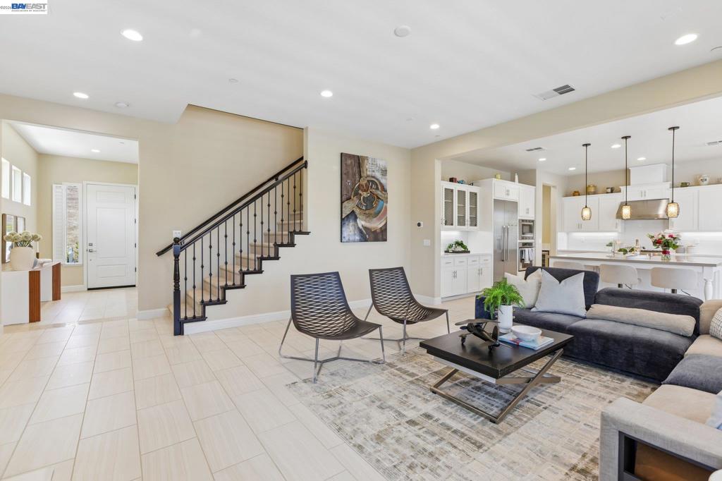 4203 Oak Knoll Dr