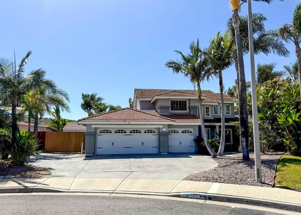 3208 Silver Ridge Court